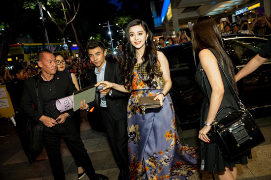 พรีเมียร์ X-Men: Days of Future Past ที่สิงคโปร์ แฟนคลับยังคงตามให้กำลังใจอย่างล้นหลาม พรีเมียร์ X-Men: Days of Future Past ที่สิงคโปร์ แฟนคลับยังคงตามให้กำลังใจอย่างล้นหลาม