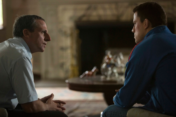 สตีฟ คาเรลล์ สลัดลุคส์ตลก สวมบทอำมหิตใน Foxcatcher สตีฟ คาเรลล์ สลัดลุคส์ตลก สวมบทอำมหิตใน Foxcatcher