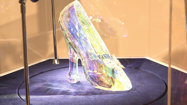 รองเท้าแก้วจาก Cinderella ทำจากคริสตัลแท้ รองเท้าแก้วจาก Cinderella ทำจากคริสตัลแท้
