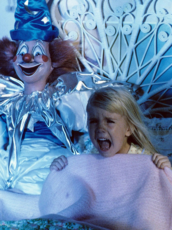 ตัวอย่างแรก Poltergeist ตัวอย่างแรก Poltergeist