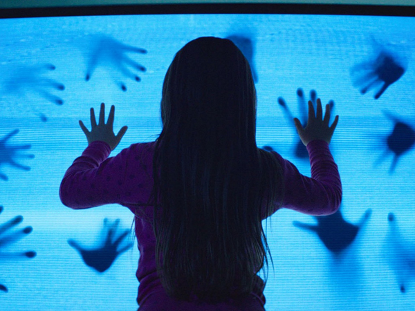 ตัวอย่างแรก Poltergeist ตัวอย่างแรก Poltergeist