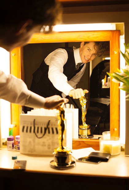 เอ็ดดี้ เรดเมย์น พลิกเล่นบทสาวประเภทสองใน The Danish Girl เอ็ดดี้ เรดเมย์น พลิกเล่นบทสาวประเภทสองใน The Danish Girl