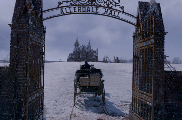 ตัวอย่างรักหลอนของคนกับผีใน Crimson Peak ตัวอย่างรักหลอนของคนกับผีใน Crimson Peak