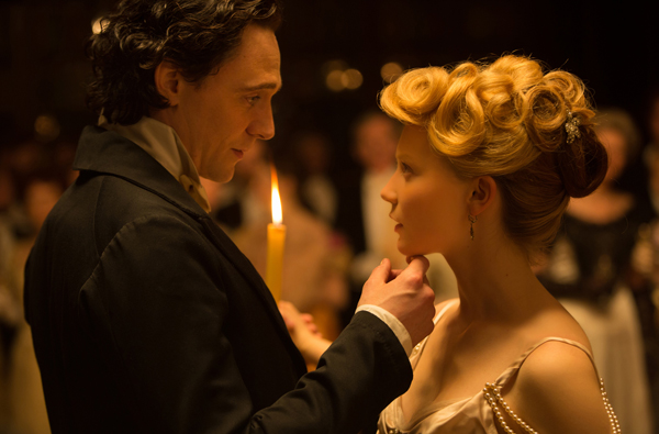ตัวอย่างรักหลอนของคนกับผีใน Crimson Peak ตัวอย่างรักหลอนของคนกับผีใน Crimson Peak