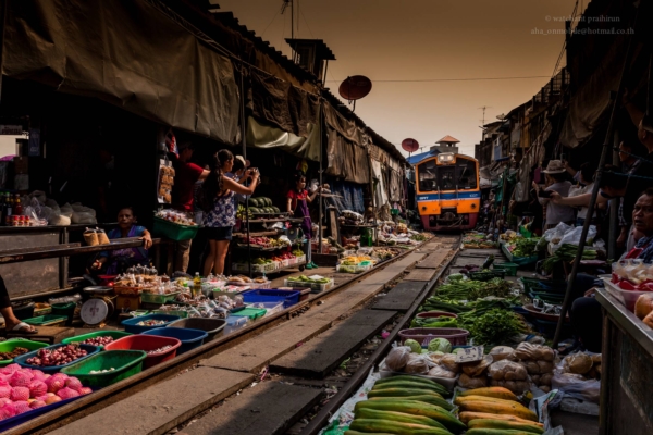 ตลาดร่มหุบ ตลาดร่มหุบ