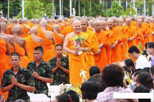 ตักบาตรดอกเข้าพรรษาสระบุรี ตักบาตรดอกเข้าพรรษาสระบุรี