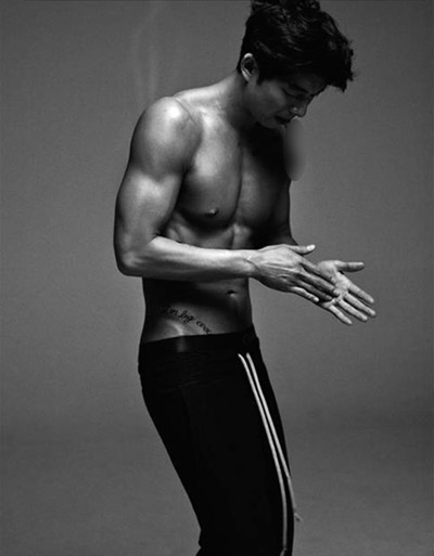 10 หนุ่มหล่อล่ำจากเกาหลีที่มาพร้อมซิกแพคขยี้ใจสาว ๆ 10 หนุ่มหล่อล่ำจากเกาหลีที่มาพร้อมซิกแพคขยี้ใจสาว ๆ