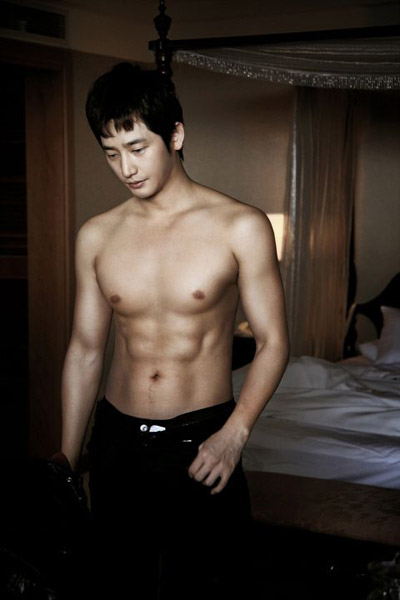 10 หนุ่มหล่อล่ำจากเกาหลีที่มาพร้อมซิกแพคขยี้ใจสาว ๆ 10 หนุ่มหล่อล่ำจากเกาหลีที่มาพร้อมซิกแพคขยี้ใจสาว ๆ