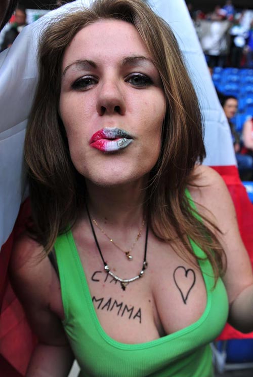 สาว ๆ จากข้างสนามฟุตบอลยูโร 2012 สาว ๆ จากข้างสนามฟุตบอลยูโร 2012