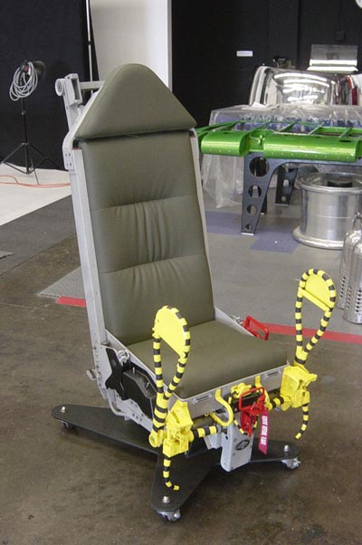 เปลี่ยนชิ้นส่วนเครื่องบินเหินฟ้า ให้เป็นเฟอร์นิเจอร์ล้ำสมัย เปลี่ยนชิ้นส่วนเครื่องบินเหินฟ้า ให้เป็นเฟอร์นิเจอร์ล้ำสมัย