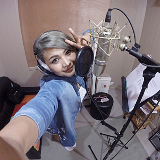 ตั๊กแตน ชลดา ย้อมผมสีเทา ลุคใหม่ไฉไลมั้ยคะ