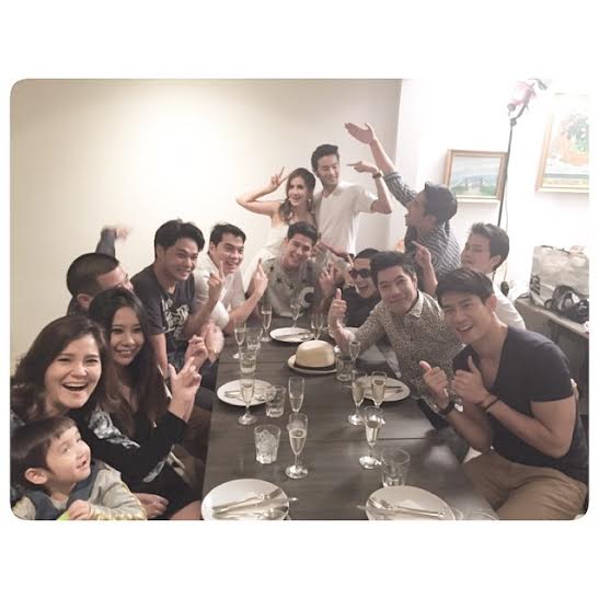 ปาร์ตี้สละโสด เปิ้ล ภารดี-นิว เชื้อชาติ ร่วมเฮก่อนแต่งงาน 25 ต.ค.