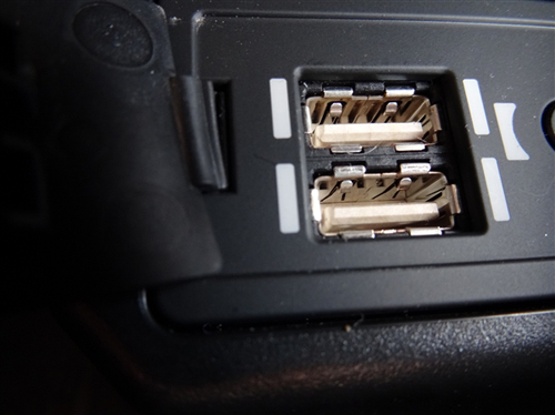 ช่องต่อ USB ช่องต่อ USB