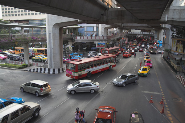 มาตรฐานการใช้รถใช้ถนนเมืองไทย มาตรฐานการใช้รถใช้ถนนเมืองไทย