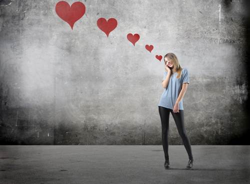 เธอยังคงติดต่อกับเขาอยู่  เธอยังคงติดต่อกับเขาอยู่