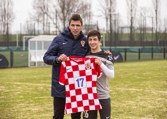 ชุดแข่งทีมชาติโครเอเชีย ชุดแข่งทีมชาติโครเอเชีย