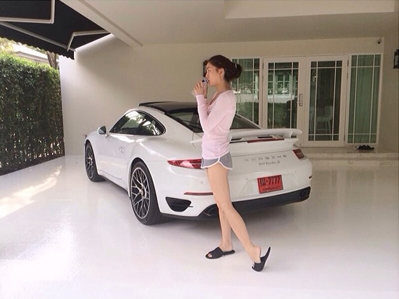 รถปอร์เช่ เจนี่ รถปอร์เช่ เจนี่