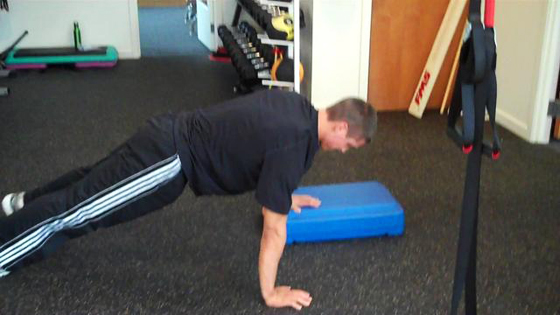 Cross-over box press-up Cross-over box press-up