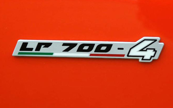 Lamborghini LP ย่อมาจาก Longitudinale Posteriore
