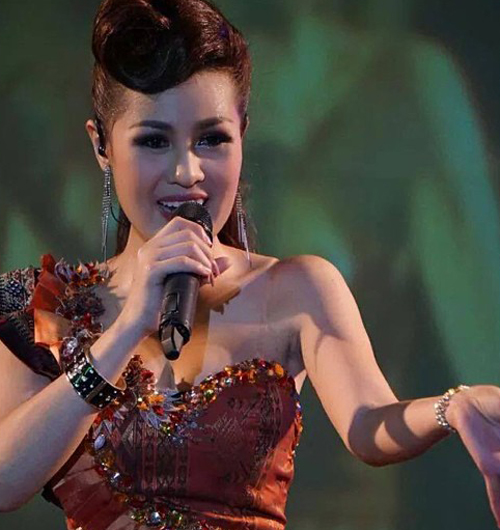 หญิงลี ศรีจุมพ หญิงลี ศรีจุมพ