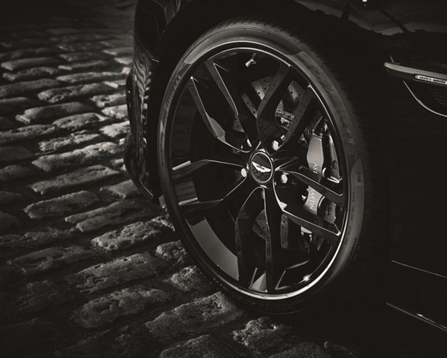 Aston Martin Vanquish Carbon Aston Martin Vanquish Carbon