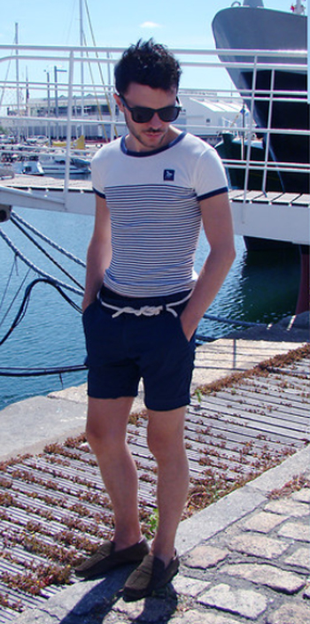 เสื้อผ้าผู้ชายลายขวาง เสื้อผ้าผู้ชายลายขวาง