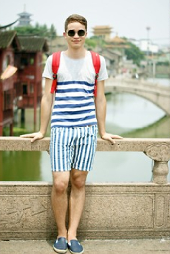 เสื้อผ้าผู้ชายลายขวาง เสื้อผ้าผู้ชายลายขวาง