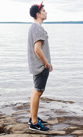 เสื้อผ้าผู้ชายลายขวาง เสื้อผ้าผู้ชายลายขวาง