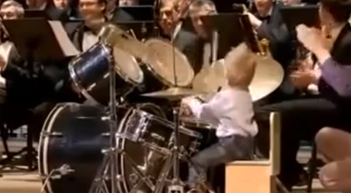 เด็ก 3 ขวบ โชว์ตีกลองขั้นเทพ เด็ก 3 ขวบ โชว์ตีกลองขั้นเทพ