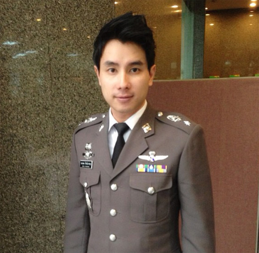 ตำรวจหล่อ ตำรวจหล่อ