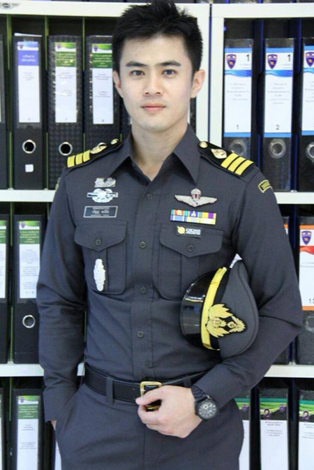 ตำรวจหล่อ ตำรวจหล่อ