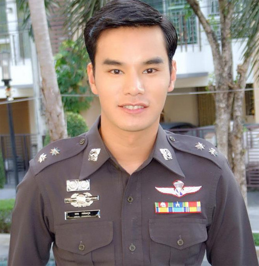 ตำรวจหล่อ ตำรวจหล่อ