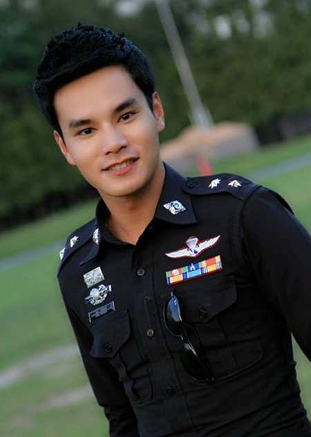ตำรวจหล่อ ตำรวจหล่อ