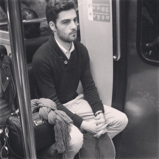 ผู้ชายหล่อบนรถไฟ ผู้ชายหล่อบนรถไฟ
