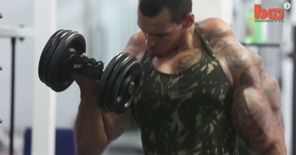 อยากกล้ามโตเหมือนฮัลค์จนเกือบโดนตัดแขนทิ้ง อยากกล้ามโตเหมือนฮัลค์จนเกือบโดนตัดแขนทิ้ง