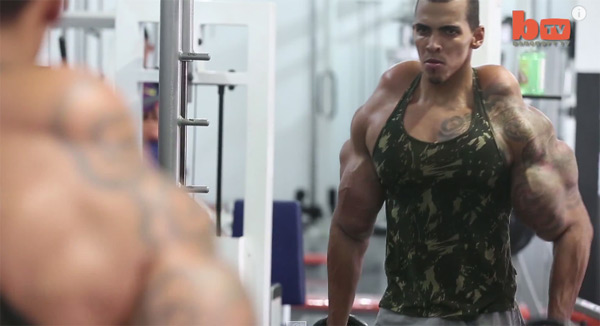 อยากกล้ามโตเหมือนฮัลค์จนเกือบโดนตัดแขนทิ้ง อยากกล้ามโตเหมือนฮัลค์จนเกือบโดนตัดแขนทิ้ง