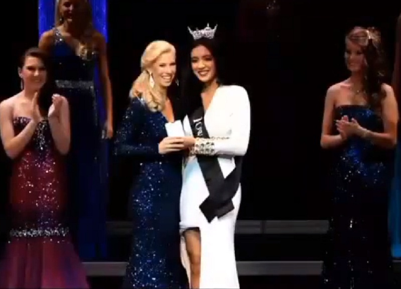 นิโคล เคลลี่ สาวพิการแขนคว้าตำแหน่งมิสไอโอวา อเมริกา สำเร็จ