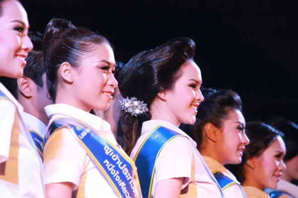 นุ-ส้มโอ คว้าตำแหน่ง UBU Freshy Boys & Girls 2013