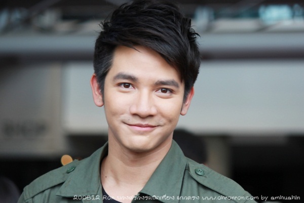 ครึกครื้น! กอล์ฟ-เต้ย นำทีมบวงสรวง ระเบิดเที่ยงแถวตรง