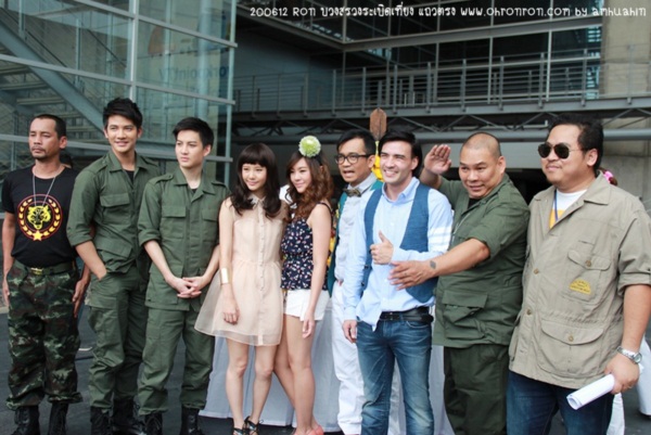 ครึกครื้น! กอล์ฟ-เต้ย นำทีมบวงสรวง ระเบิดเที่ยงแถวตรง