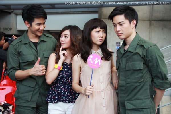 ครึกครื้น! กอล์ฟ-เต้ย นำทีมบวงสรวง ระเบิดเที่ยงแถวตรง