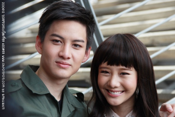 ครึกครื้น! กอล์ฟ-เต้ย นำทีมบวงสรวง ระเบิดเที่ยงแถวตรง