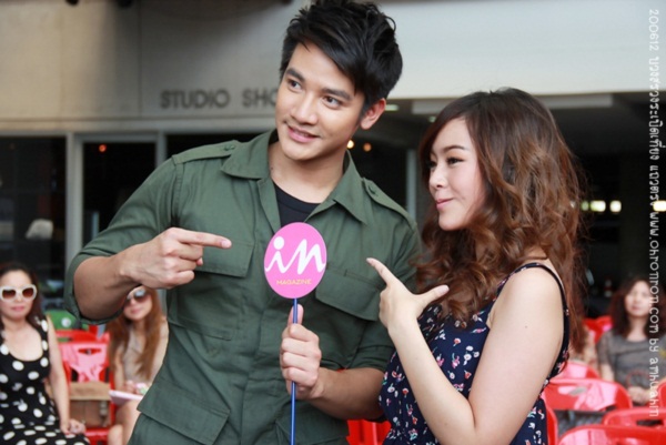ครึกครื้น! กอล์ฟ-เต้ย นำทีมบวงสรวง ระเบิดเที่ยงแถวตรง