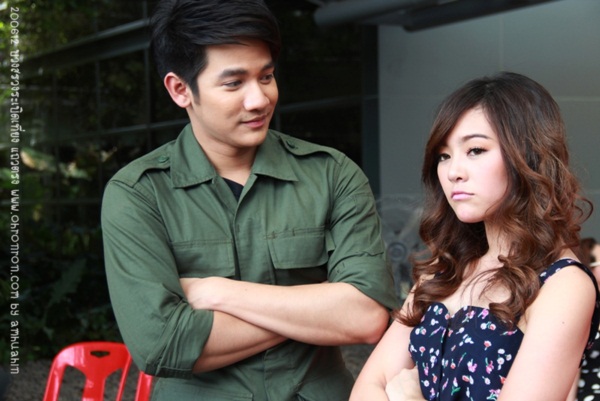 ครึกครื้น! กอล์ฟ-เต้ย นำทีมบวงสรวง ระเบิดเที่ยงแถวตรง