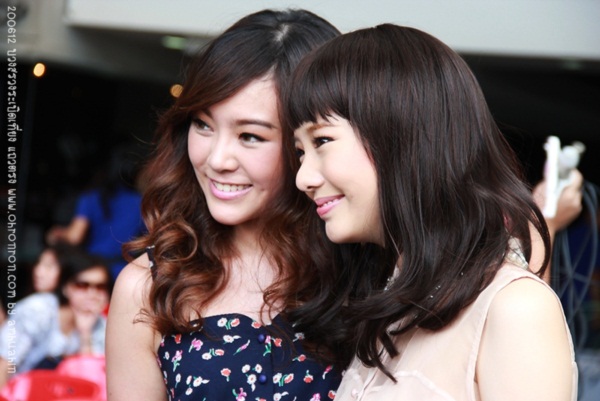 ครึกครื้น! กอล์ฟ-เต้ย นำทีมบวงสรวง ระเบิดเที่ยงแถวตรง