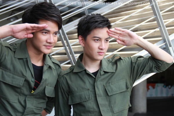 ครึกครื้น! กอล์ฟ-เต้ย นำทีมบวงสรวง ระเบิดเที่ยงแถวตรง