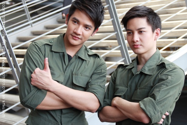 ครึกครื้น! กอล์ฟ-เต้ย นำทีมบวงสรวง ระเบิดเที่ยงแถวตรง