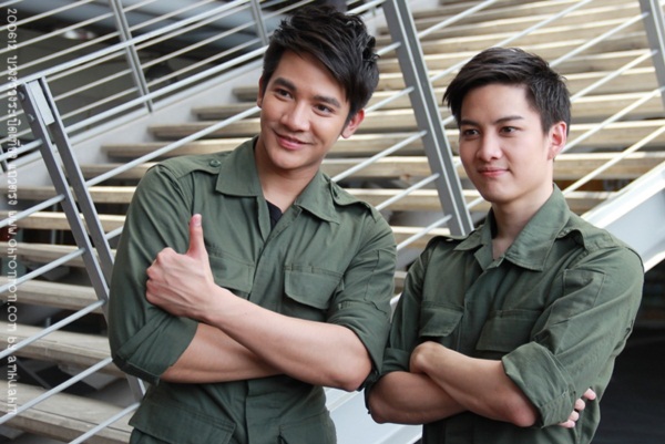 ครึกครื้น! กอล์ฟ-เต้ย นำทีมบวงสรวง ระเบิดเที่ยงแถวตรง