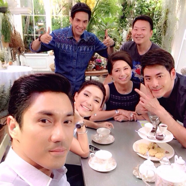 โป๊ป มิว กับภาพคู่สุดหวานชวนจิ้น เบื้องหลังละครรักออกฤทธิ์ โป๊ป มิว กับภาพคู่สุดหวานชวนจิ้น เบื้องหลังละครรักออกฤทธิ์