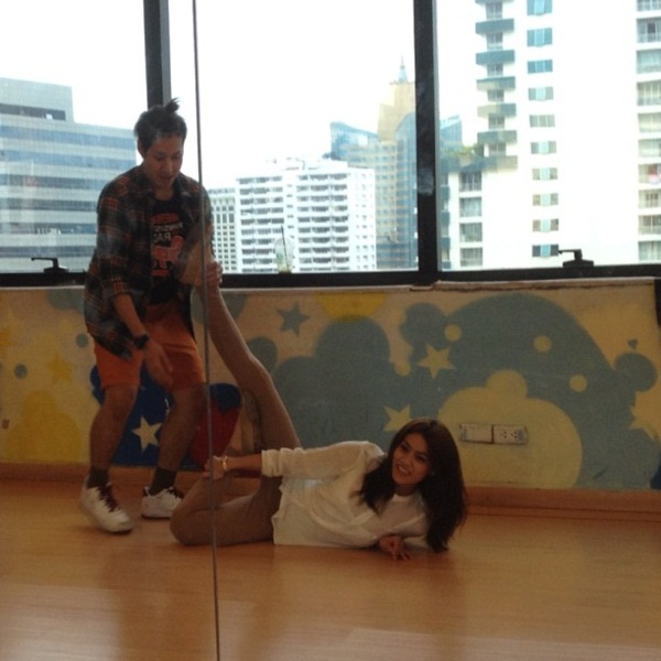 ภาพเบื้องหลัง ปัญญาชนก้นครัว ฮา ๆ ปนน่ารัก
